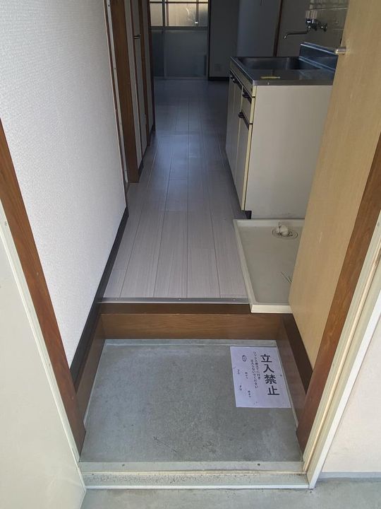 メイプルコート広原の玄関