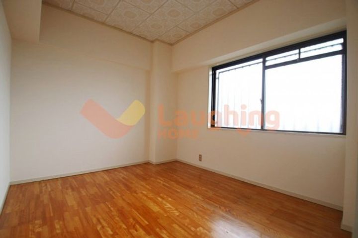 ニューロイヤルビルの内装