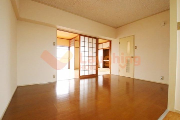 ニューロイヤルビルの居間