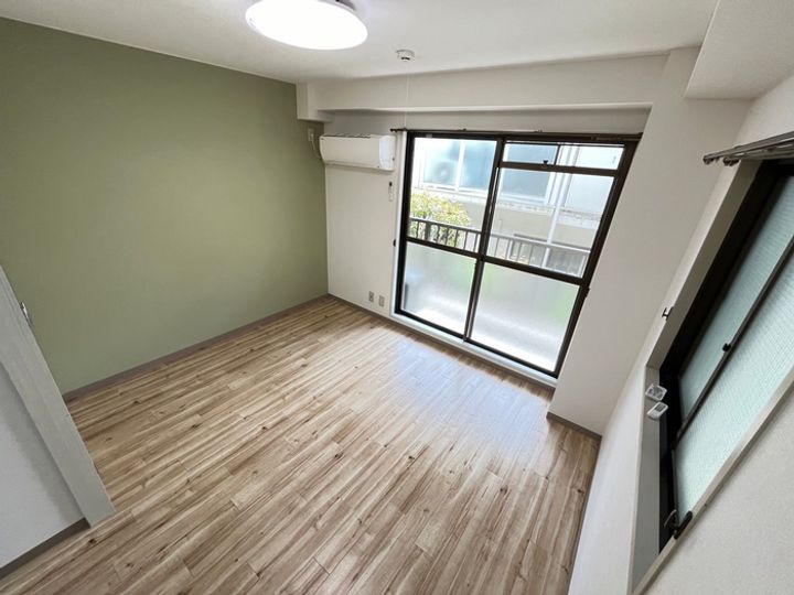 ト-ヤマンションの居間