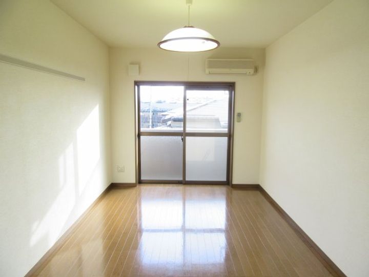 メゾン・ジュネスIIの居間