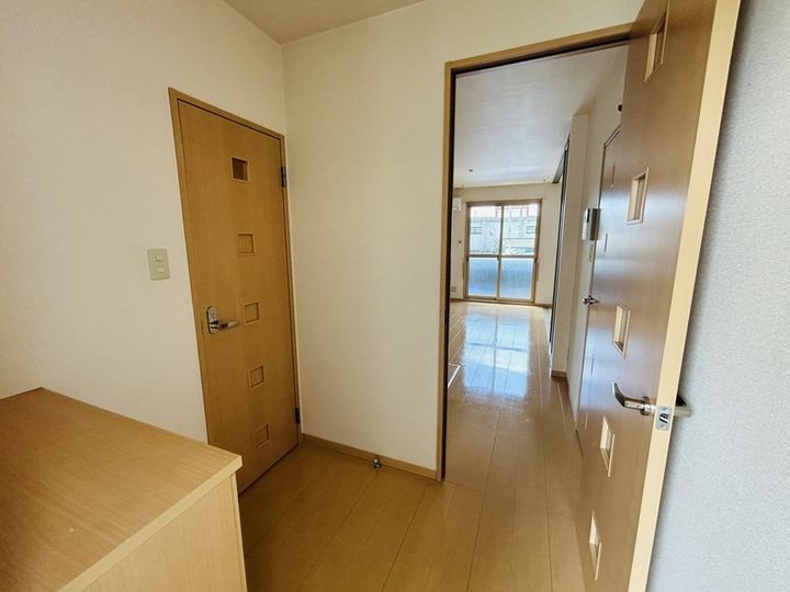 サニーライフの玄関