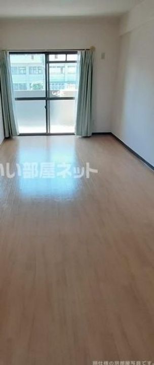 ヴェルディール北日吉の居間