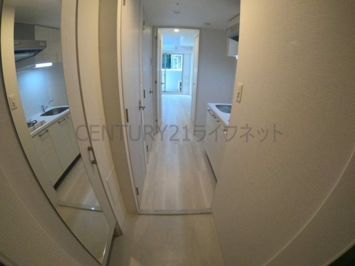 エスリード新大阪ラヴァーグの玄関