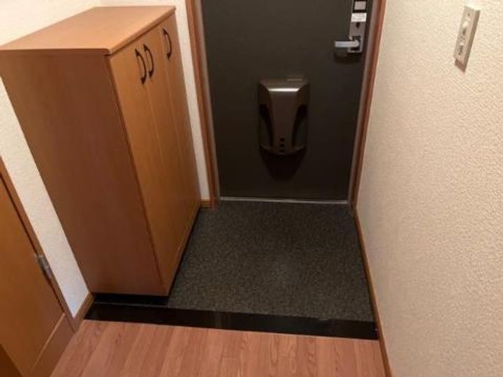 ルーエンビレッジ B棟の玄関