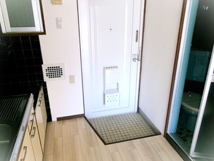 ヤマトビルの玄関