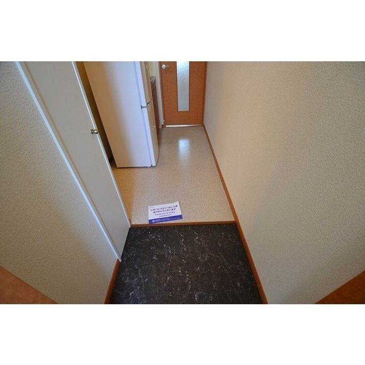 レオパレスウィンIIの玄関