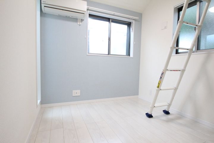 ヒルズ反町A棟の居間