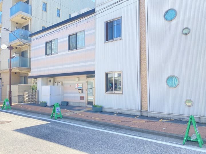 ヒルズ反町A棟の周辺