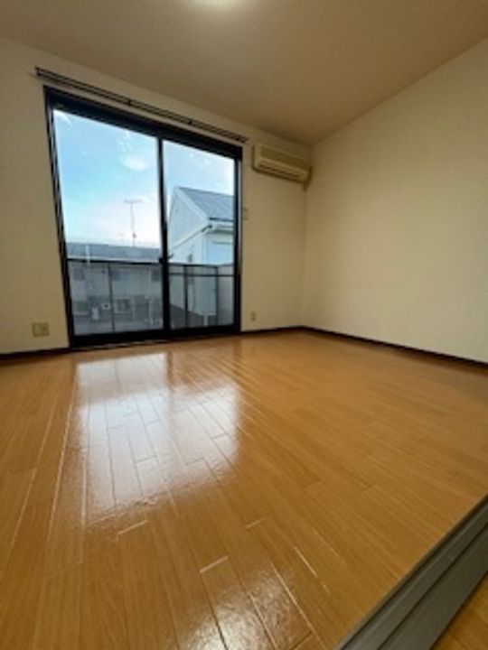 ハイツトロピカルEの居間