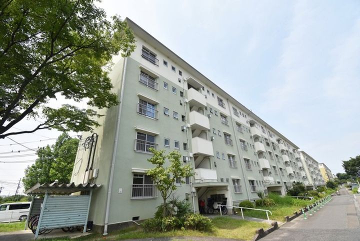 UR鶴山台の外観