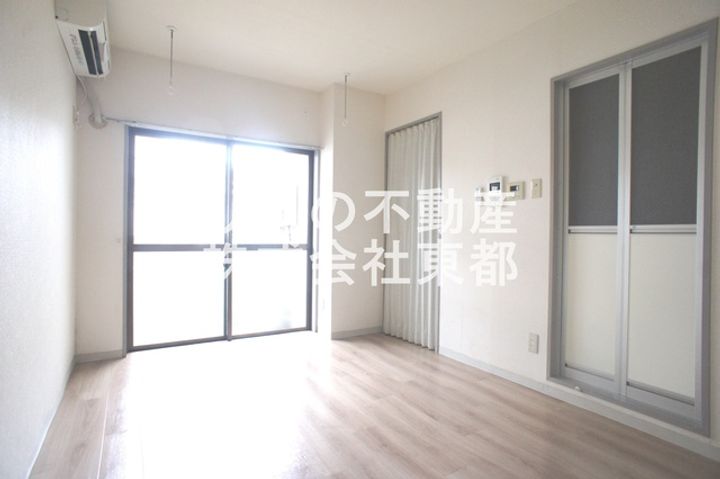 南生田ハイツの居間