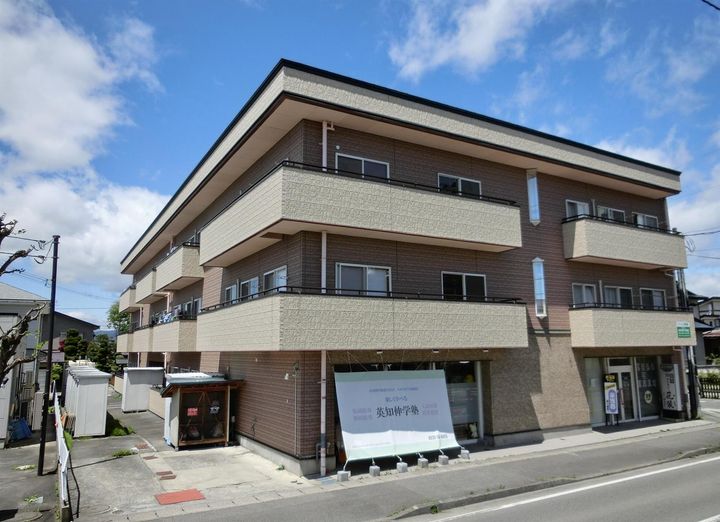 パール東根の外観