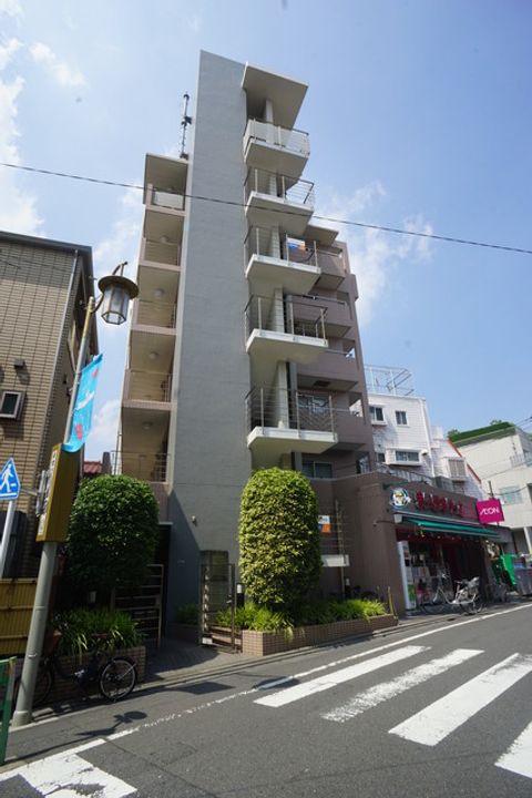 フローレス山田の外観