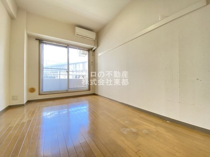フローレス山田の居間