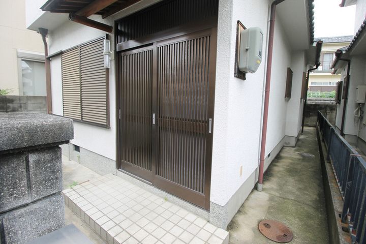 大阪府豊中市上野西3(一戸建)の賃貸物件の玄関