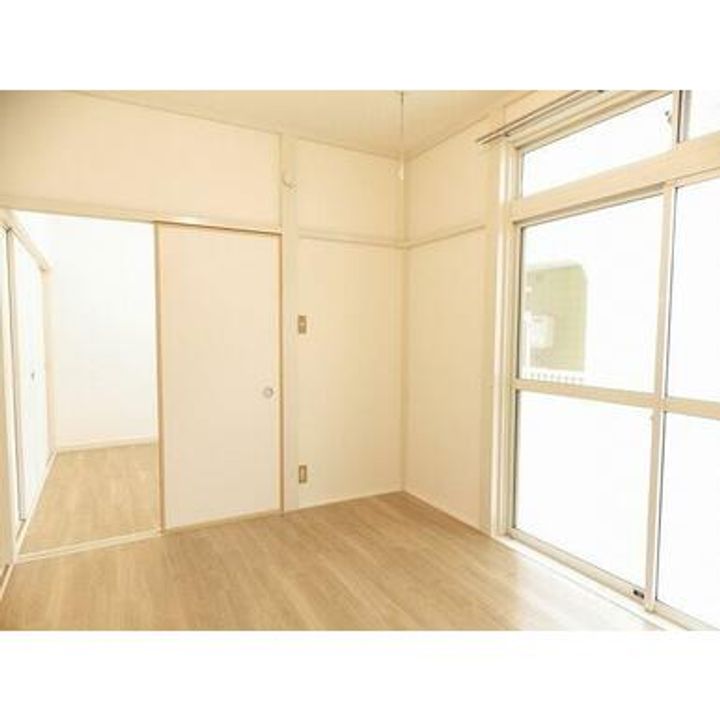 神奈川県綾瀬市小園(アパート)の賃貸物件の居間