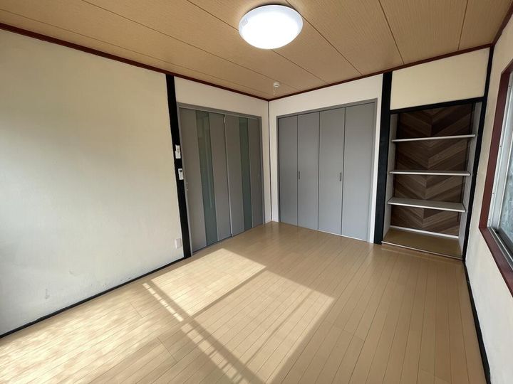 西喜壮の居間