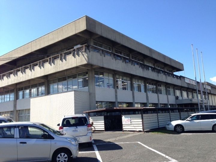 アースウエルの周辺