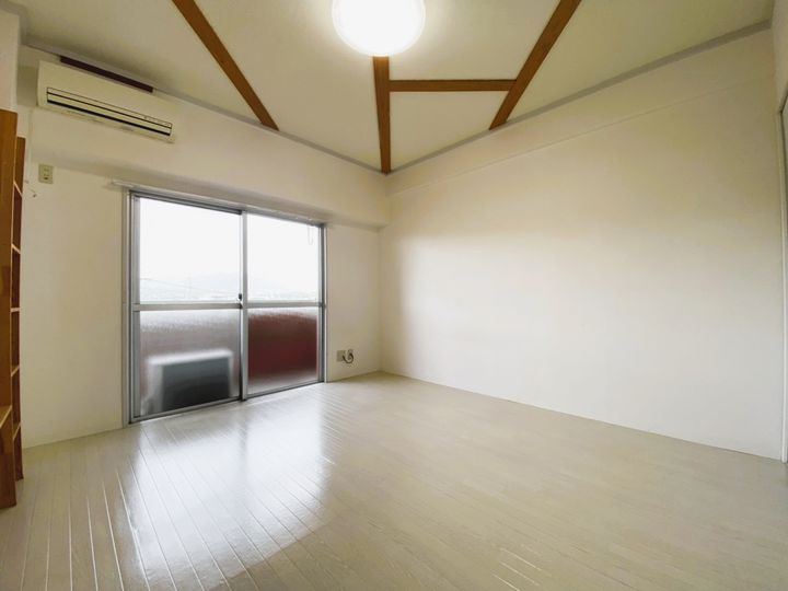 しおんビルの内装