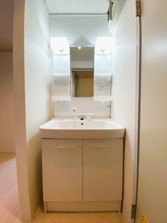 しおんビルの内装