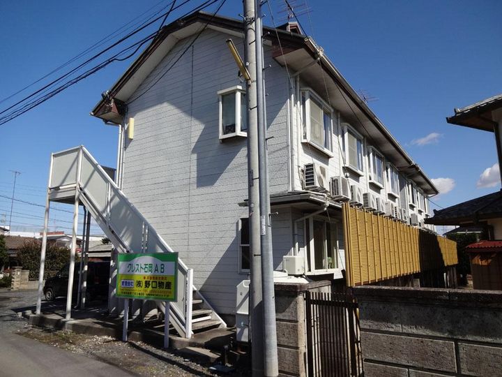 クレスト石岡A棟の外観