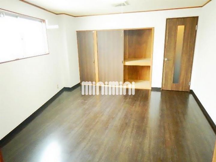 まなまゆビルの内装