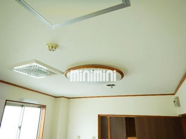 まなまゆビルの内装