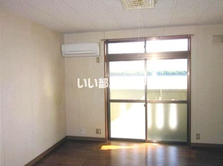 コーポラス亮の居間