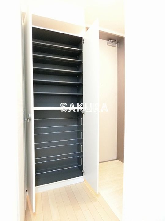 神奈川県横浜市神奈川区六角橋3(マンション)の賃貸物件の玄関