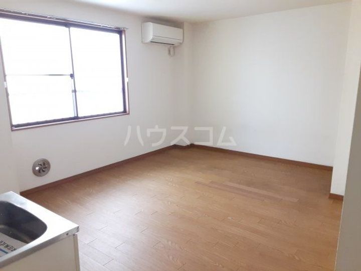 プラーズ末長の居間