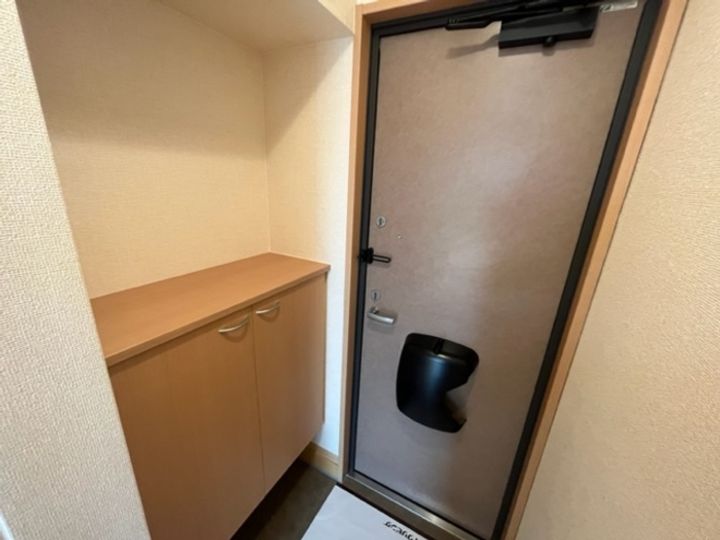 ファミール南花沢の玄関