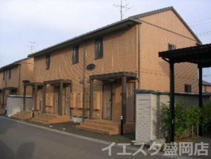 ファミール南花沢の外観