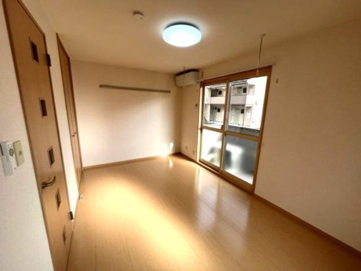 ファミール南花沢の居間