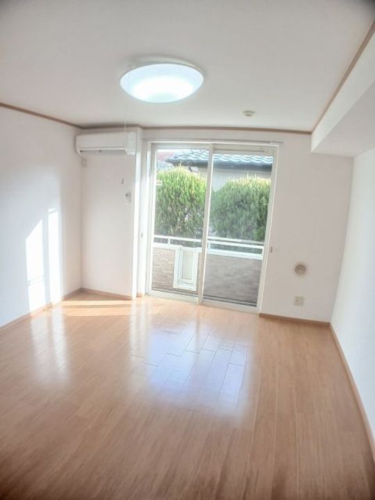 レフィナードAの居間