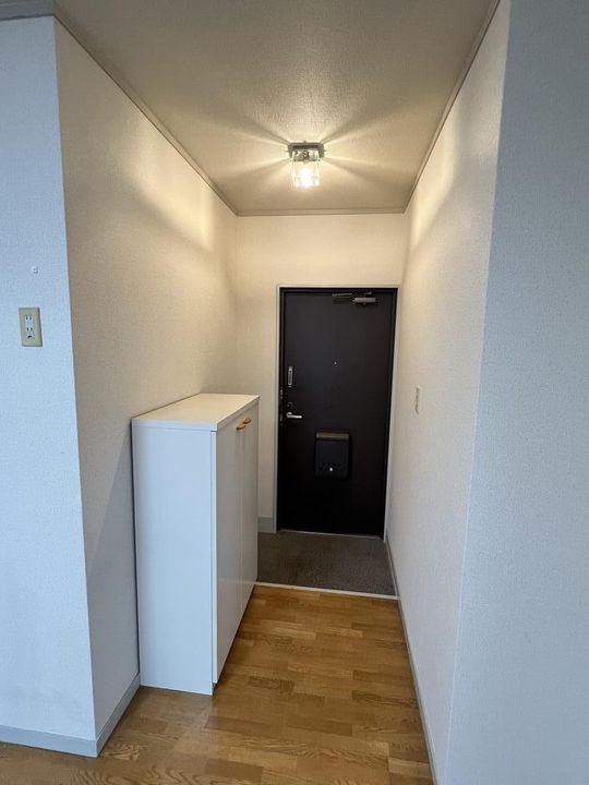 あきもとビルの玄関