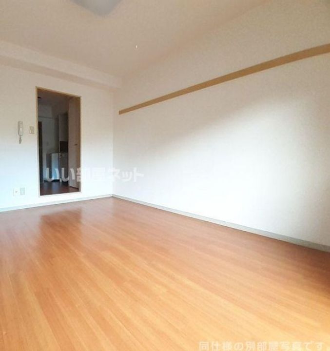 三重県名張市鴻之台4番町(マンション)の賃貸物件の居間