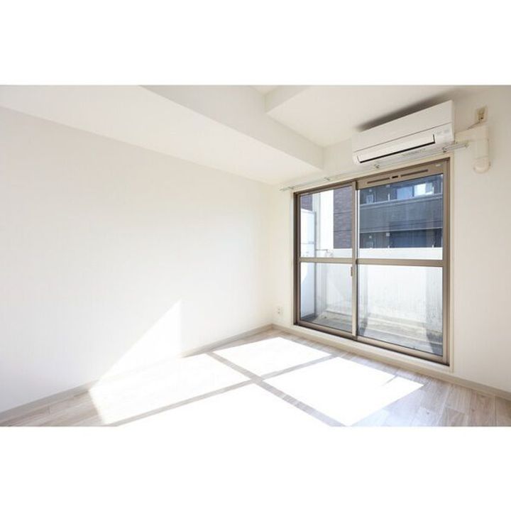 Gramercy Juso-higashi 1stの居間