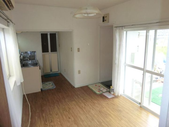 ホワイト・ルームの居間