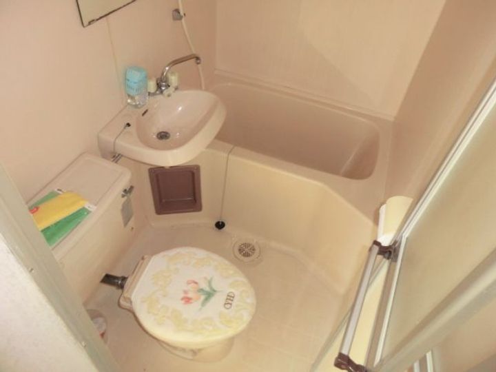 ホワイト・ルームの風呂