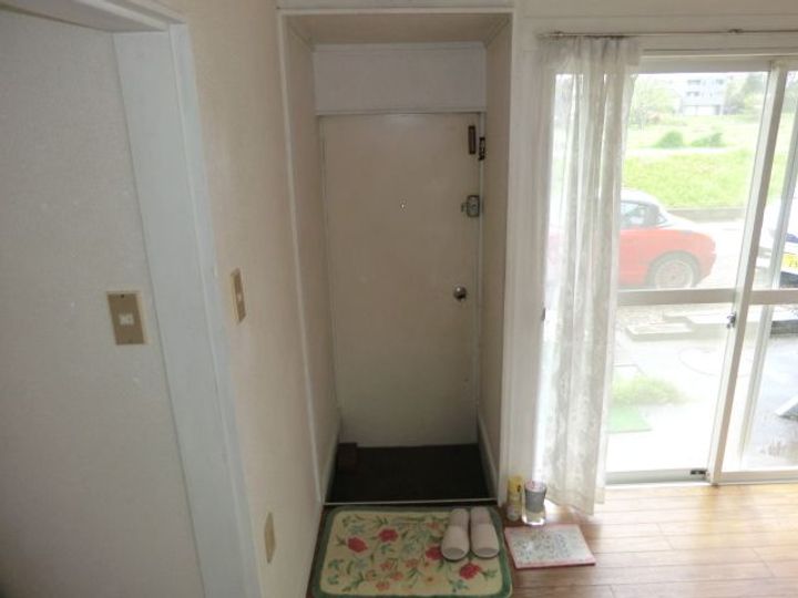 ホワイト・ルームの玄関