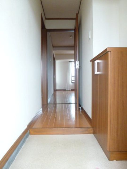 レジデンスマルクラの玄関