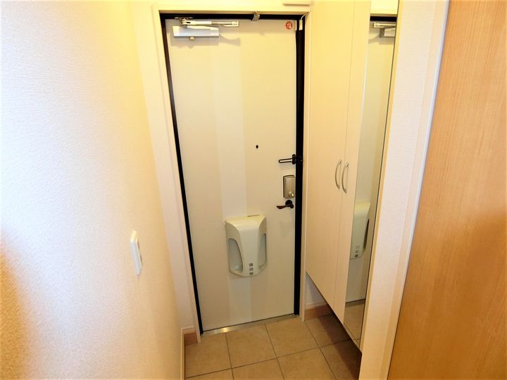 大阪府大阪市住之江区北島1(マンション)の賃貸物件の玄関