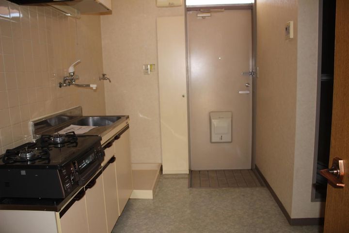 コーポ山喜の玄関