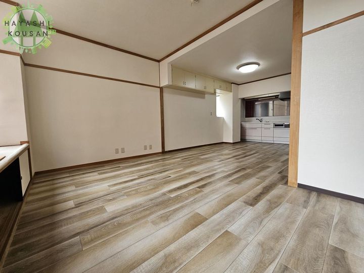 サザンブライト長浜IIの居間