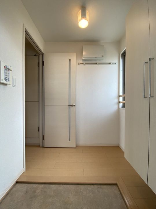 広島県東広島市西条中央2(アパート)の賃貸物件の玄関