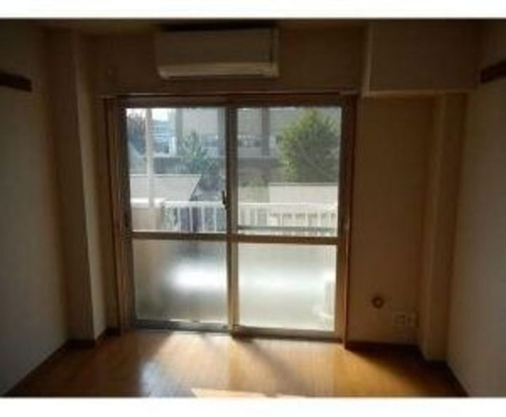 ロイヤル稲城の居間