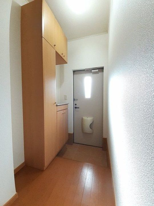 新潟県新潟市秋葉区古津(アパート)の賃貸物件の玄関