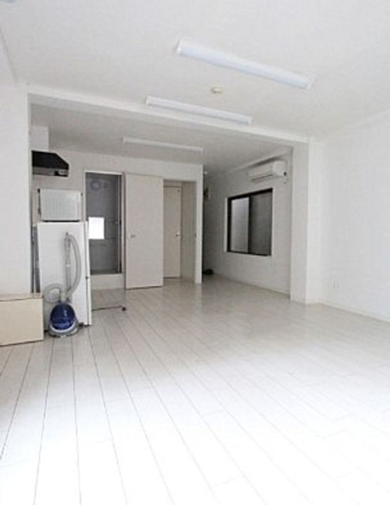 はるビルの玄関