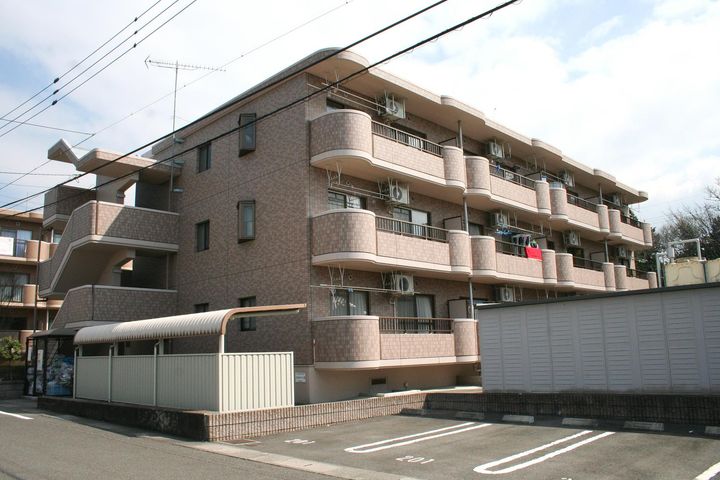 クリスタルパレスIIIの外観